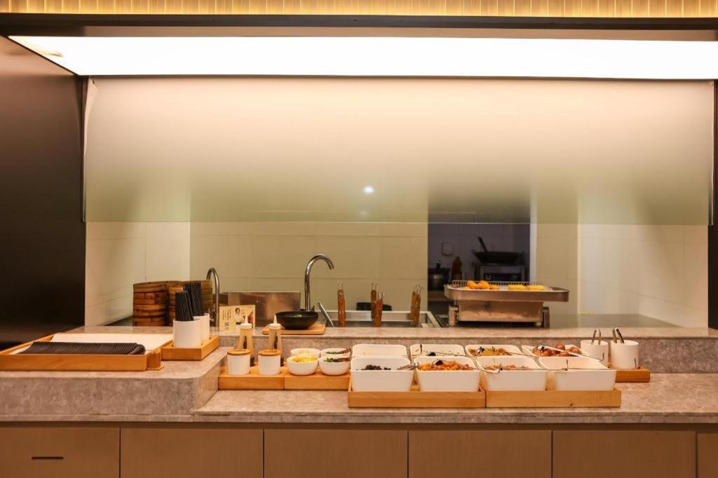 Ji Hotel Shanghai Xujiahui Esterno foto